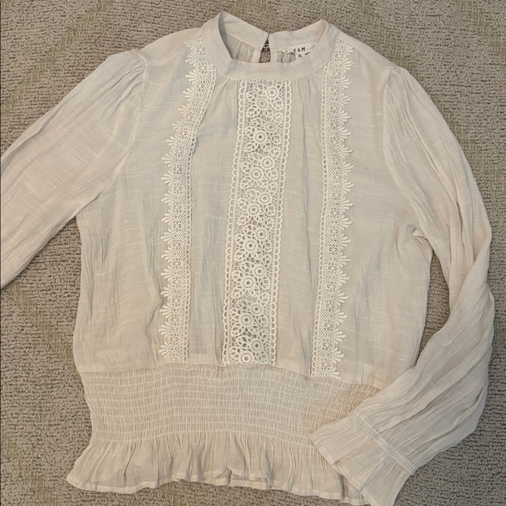 E&M White Lace Smocked Blouse – XL - Picture 3 of 5